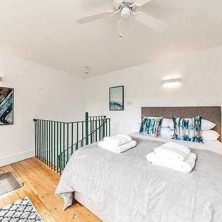 The Secret Kensington Garden Mews-2 Bedroom Full House-2 Train Lines- Spacious-Kings Road- Harrods -Chelsea Stadium-Private Small Patio London Exteriör bild