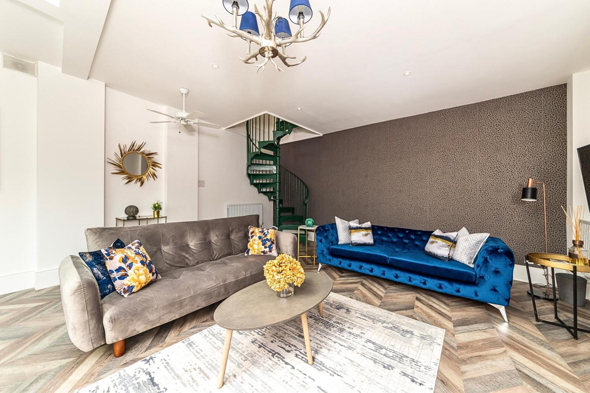 The Secret Kensington Garden Mews-2 Bedroom Full House-2 Train Lines- Spacious-Kings Road- Harrods -Chelsea Stadium-Private Small Patio London Exteriör bild