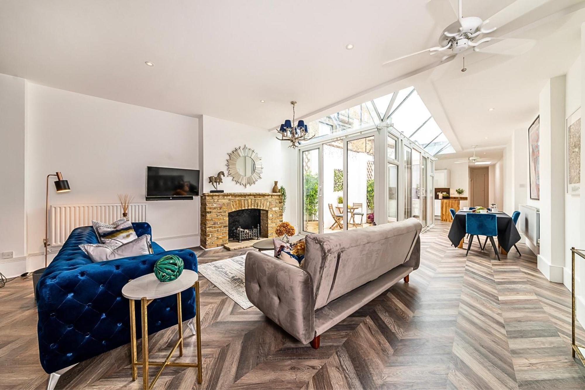The Secret Kensington Garden Mews-2 Bedroom Full House-2 Train Lines- Spacious-Kings Road- Harrods -Chelsea Stadium-Private Small Patio London Exteriör bild