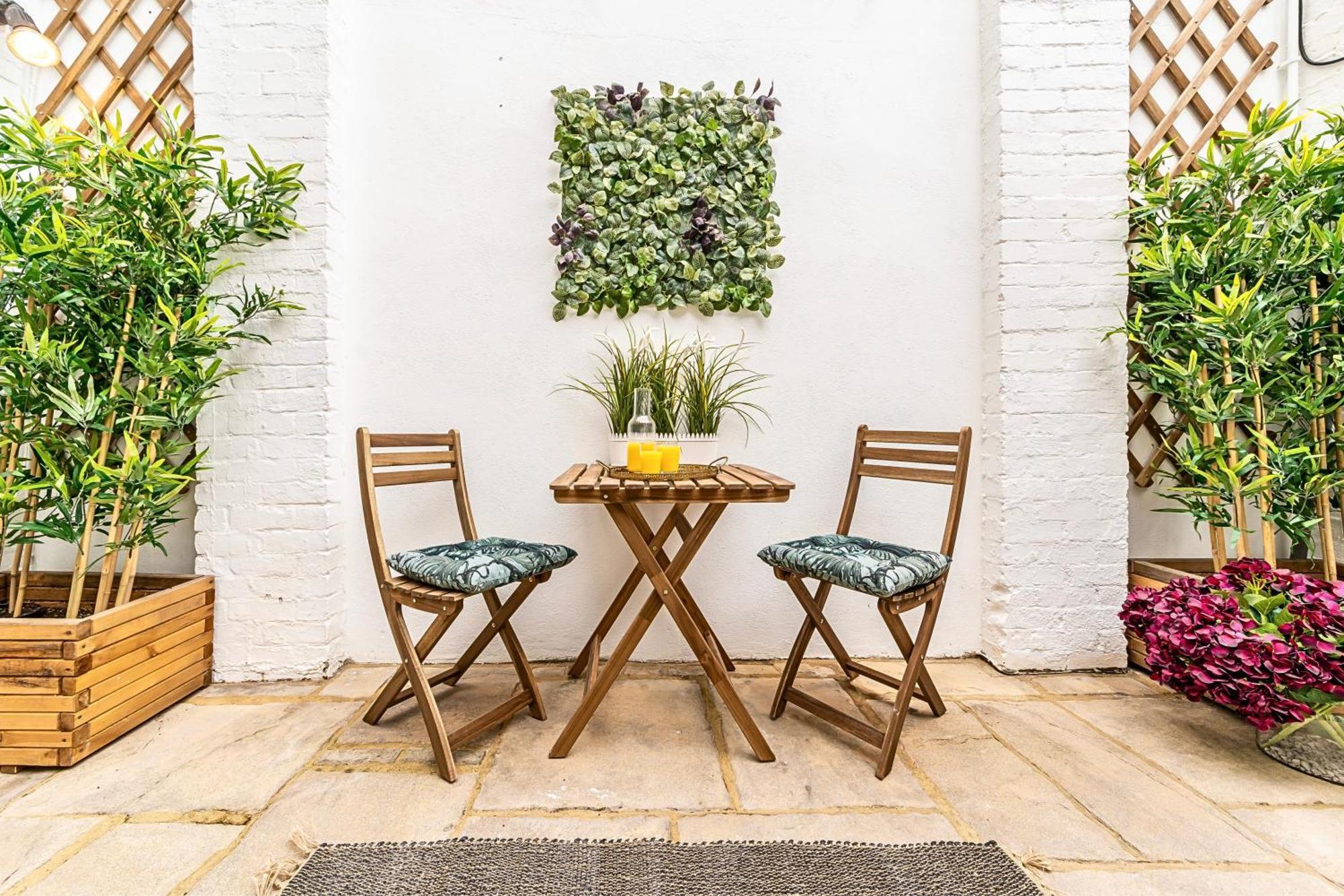 The Secret Kensington Garden Mews-2 Bedroom Full House-2 Train Lines- Spacious-Kings Road- Harrods -Chelsea Stadium-Private Small Patio London Exteriör bild