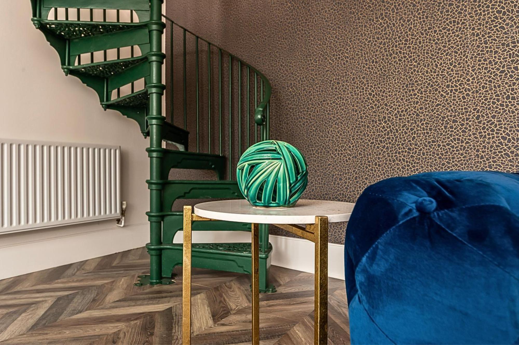 The Secret Kensington Garden Mews-2 Bedroom Full House-2 Train Lines- Spacious-Kings Road- Harrods -Chelsea Stadium-Private Small Patio London Exteriör bild