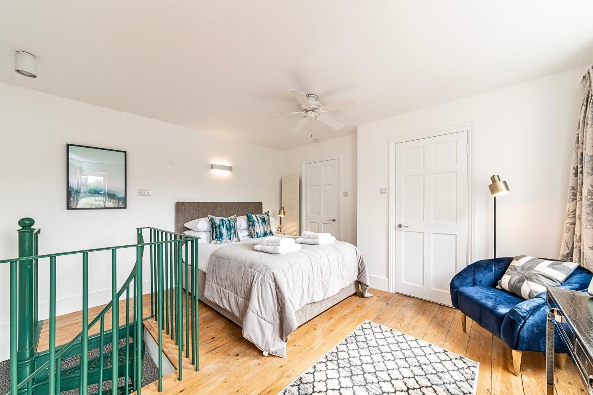 The Secret Kensington Garden Mews-2 Bedroom Full House-2 Train Lines- Spacious-Kings Road- Harrods -Chelsea Stadium-Private Small Patio London Exteriör bild