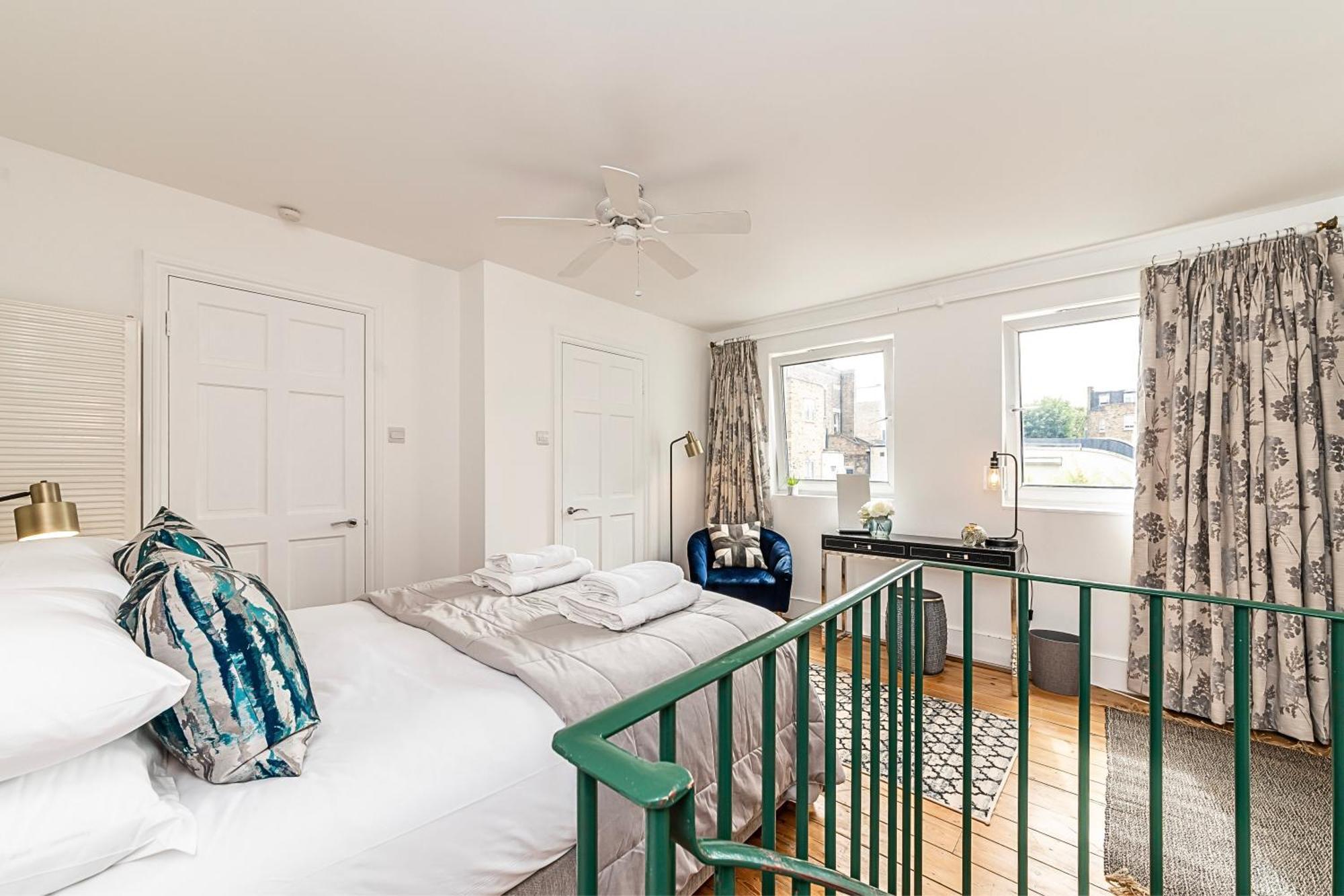 The Secret Kensington Garden Mews-2 Bedroom Full House-2 Train Lines- Spacious-Kings Road- Harrods -Chelsea Stadium-Private Small Patio London Exteriör bild