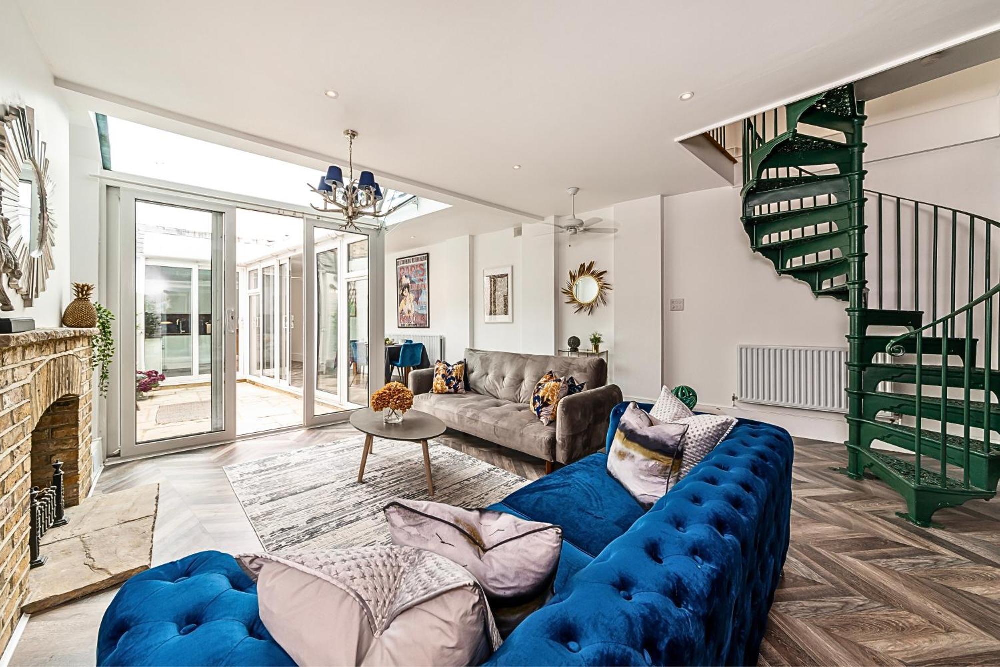 The Secret Kensington Garden Mews-2 Bedroom Full House-2 Train Lines- Spacious-Kings Road- Harrods -Chelsea Stadium-Private Small Patio London Exteriör bild