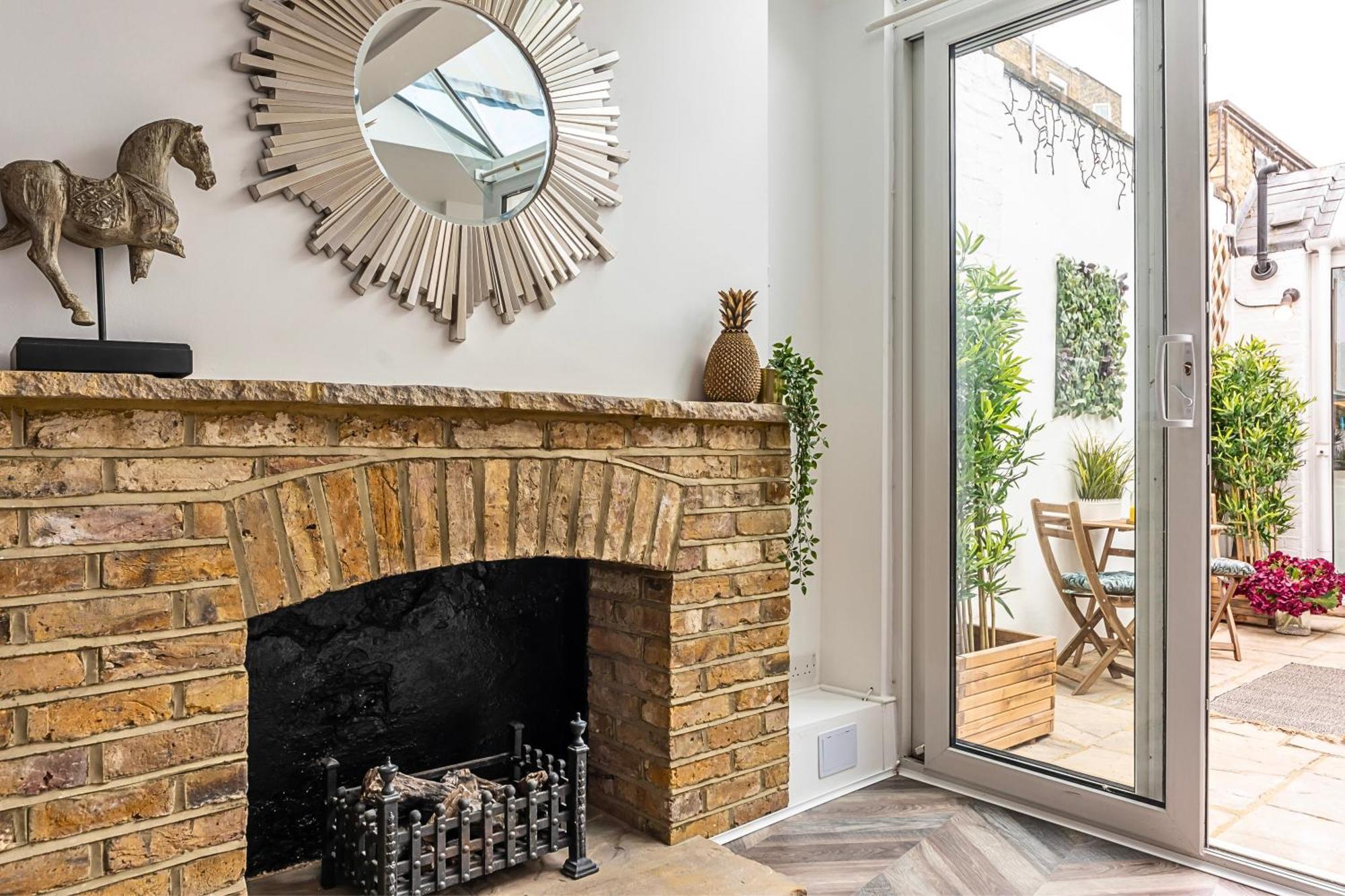 The Secret Kensington Garden Mews-2 Bedroom Full House-2 Train Lines- Spacious-Kings Road- Harrods -Chelsea Stadium-Private Small Patio London Exteriör bild