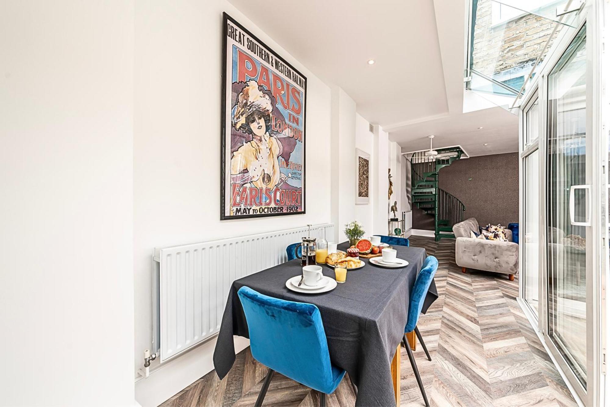 The Secret Kensington Garden Mews-2 Bedroom Full House-2 Train Lines- Spacious-Kings Road- Harrods -Chelsea Stadium-Private Small Patio London Exteriör bild