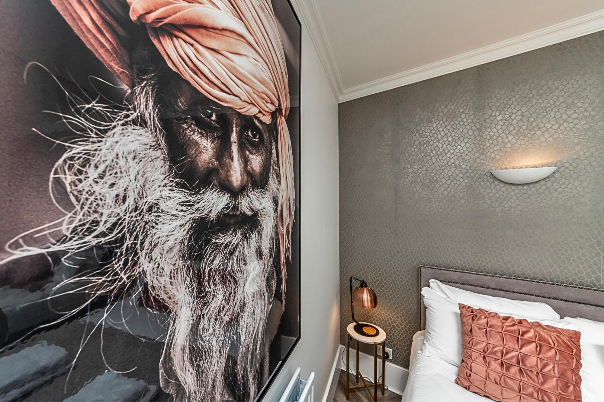 The Secret Kensington Garden Mews-2 Bedroom Full House-2 Train Lines- Spacious-Kings Road- Harrods -Chelsea Stadium-Private Small Patio London Exteriör bild