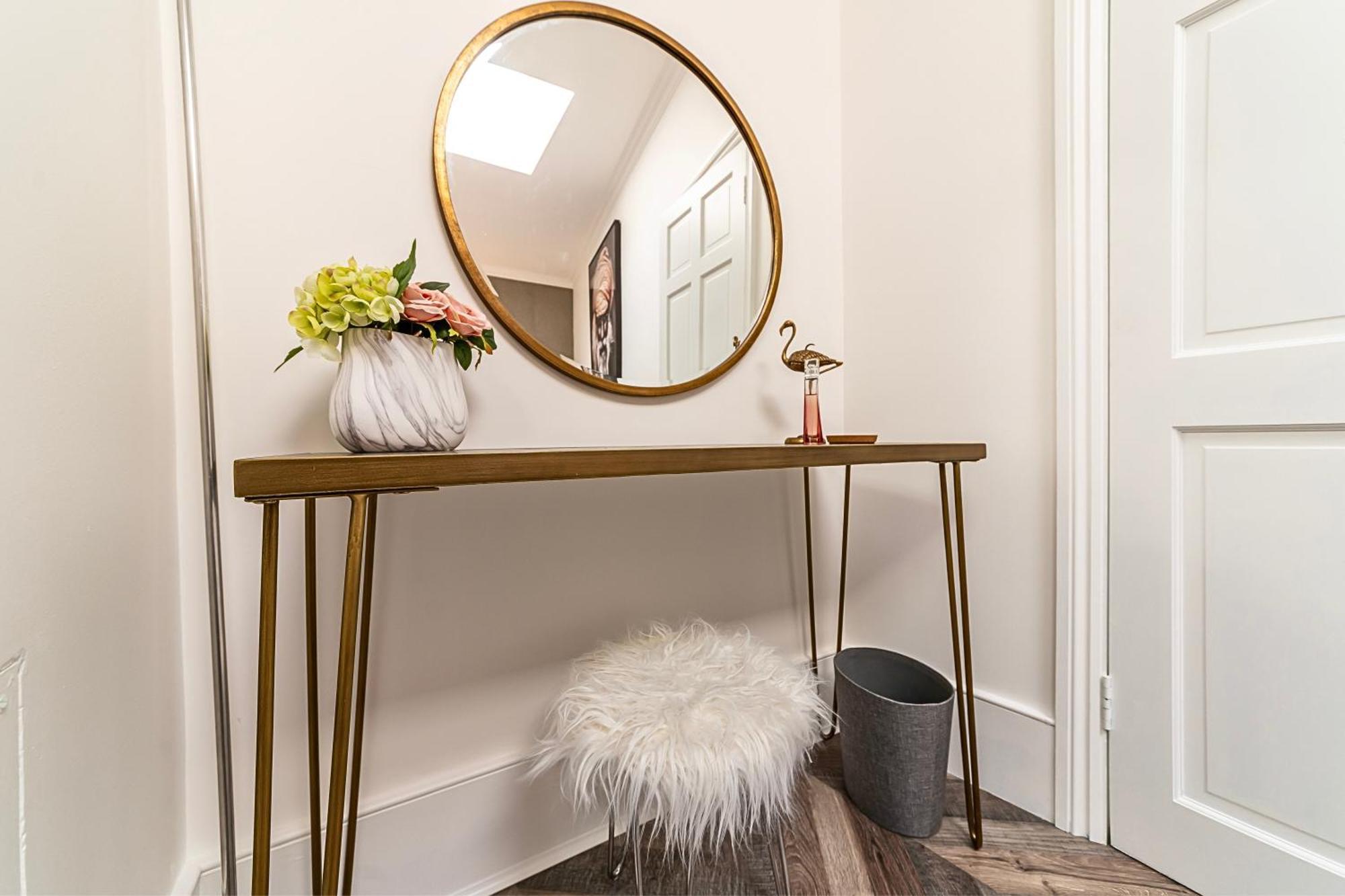 The Secret Kensington Garden Mews-2 Bedroom Full House-2 Train Lines- Spacious-Kings Road- Harrods -Chelsea Stadium-Private Small Patio London Exteriör bild