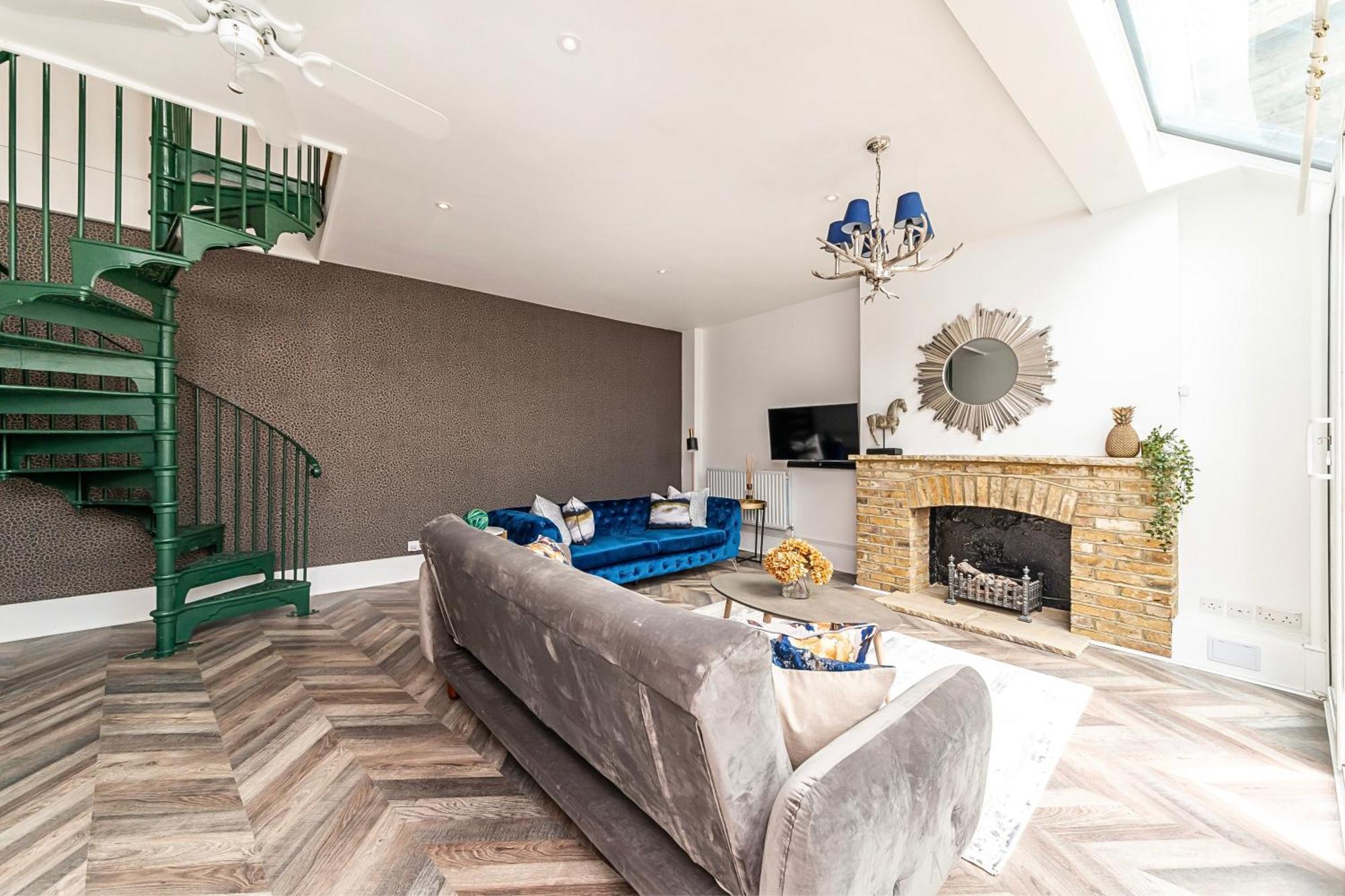The Secret Kensington Garden Mews-2 Bedroom Full House-2 Train Lines- Spacious-Kings Road- Harrods -Chelsea Stadium-Private Small Patio London Exteriör bild